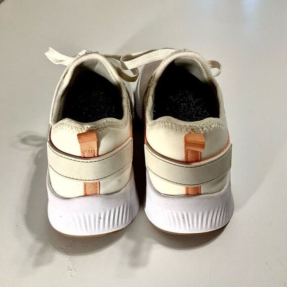 Z by Zella Vega Sneaker, 7.5 White with Peach Detail - Picture 6 of 8